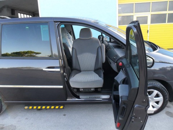 base-girevole-elettrica-auto-disabile-27