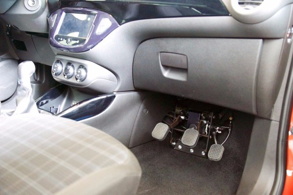 doppi-comandi-scuola-guida-21